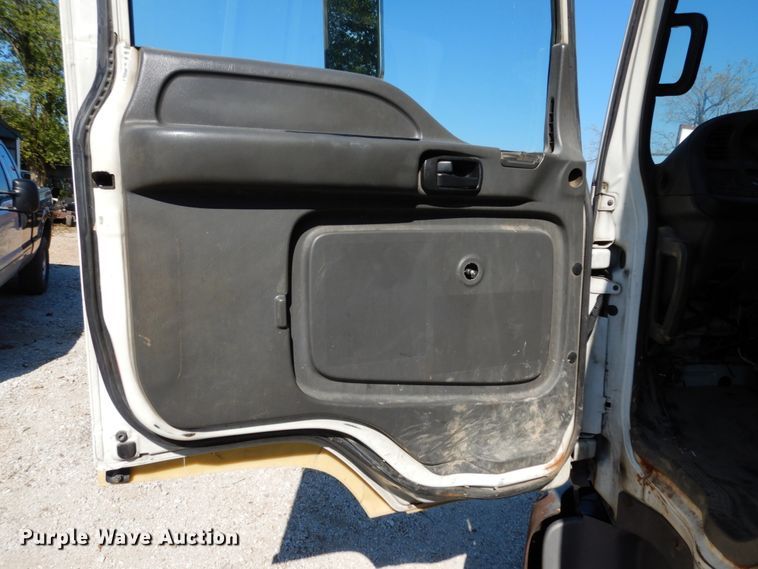 image for item KI9525 2007 GMC T7500  refuse truck