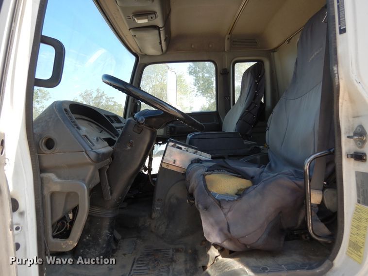 image for item KI9525 2007 GMC T7500  refuse truck