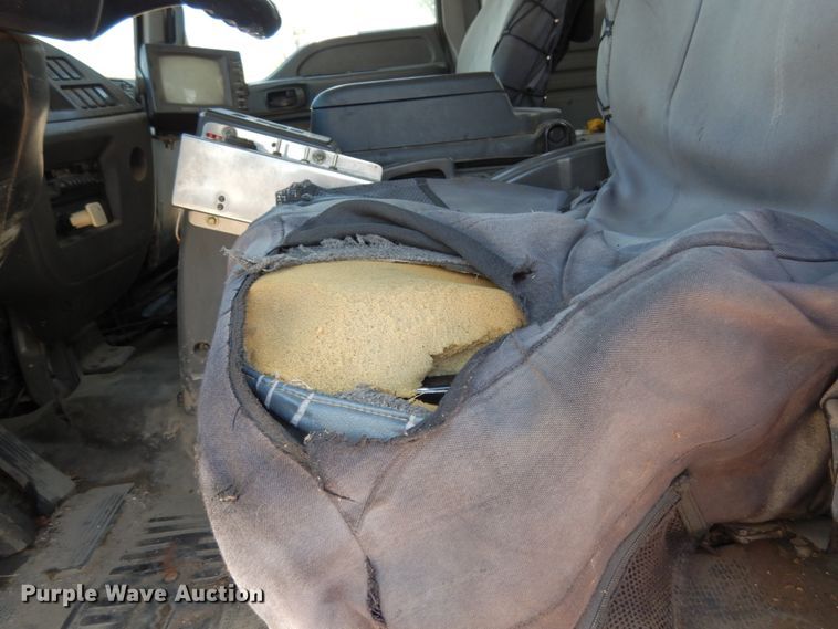 image for item KI9525 2007 GMC T7500  refuse truck