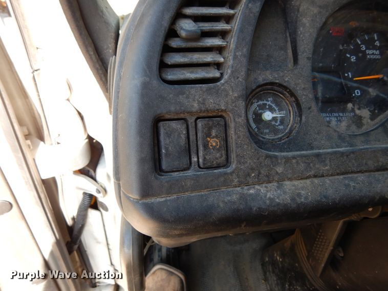 image for item KI9525 2007 GMC T7500  refuse truck