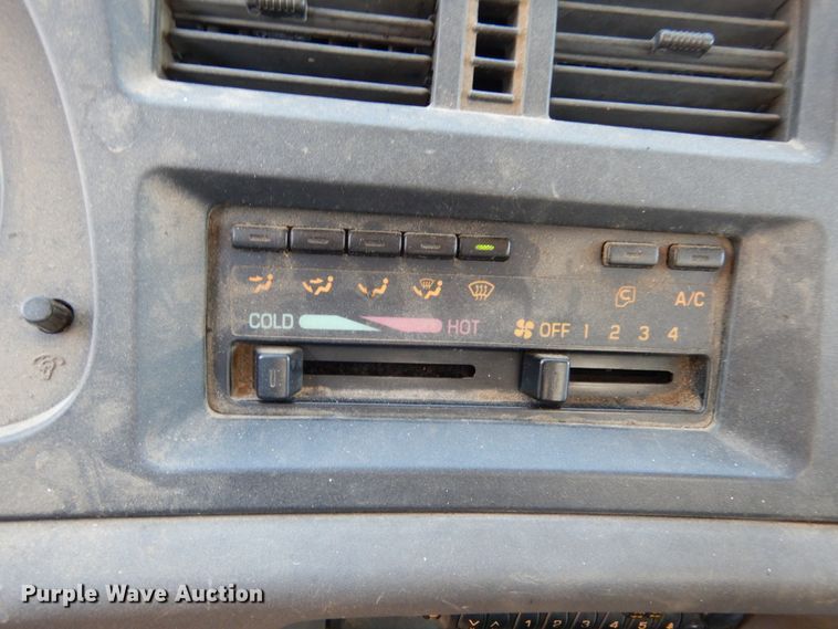 image for item KI9525 2007 GMC T7500  refuse truck