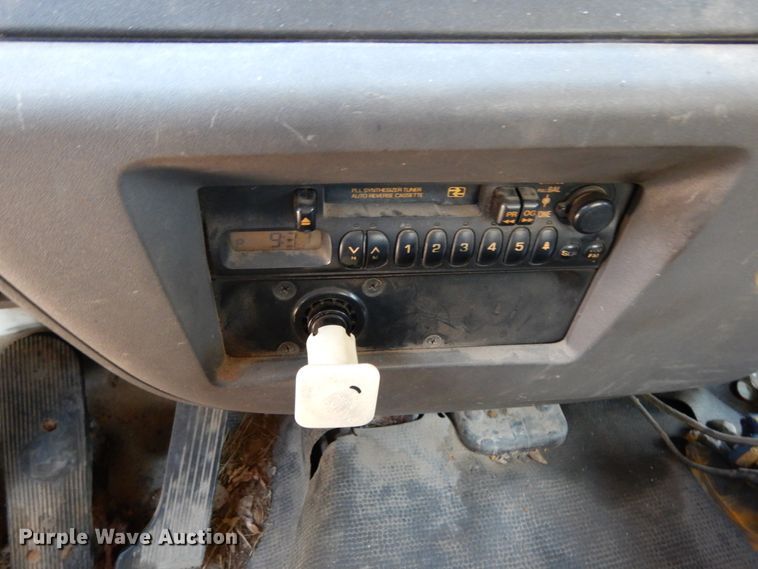 image for item KI9525 2007 GMC T7500  refuse truck