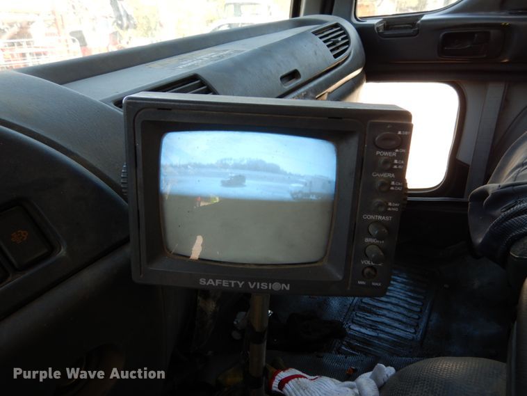 image for item KI9525 2007 GMC T7500  refuse truck