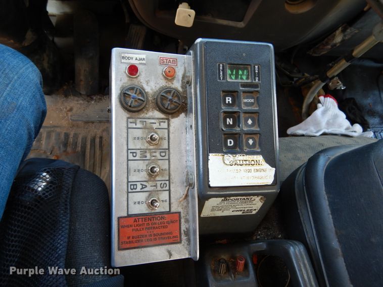 image for item KI9525 2007 GMC T7500  refuse truck