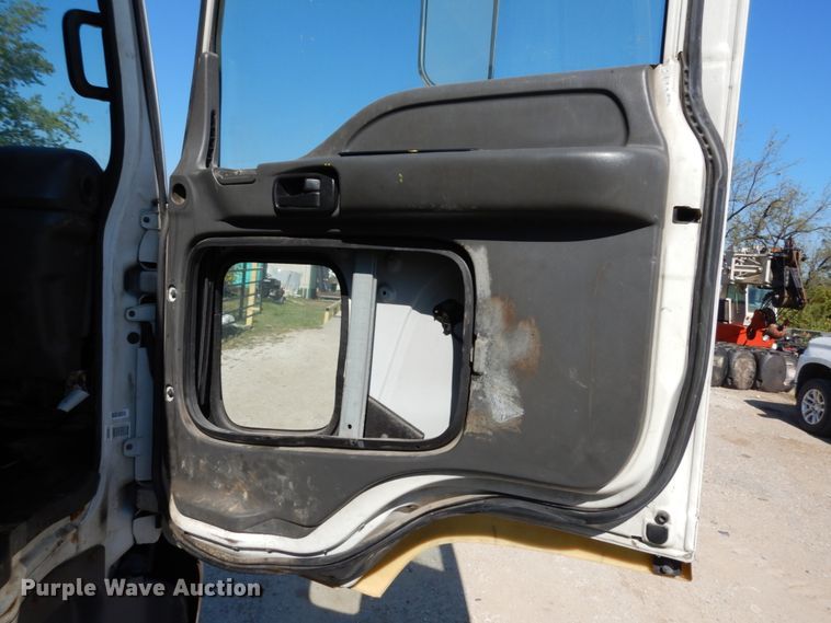 image for item KI9525 2007 GMC T7500  refuse truck