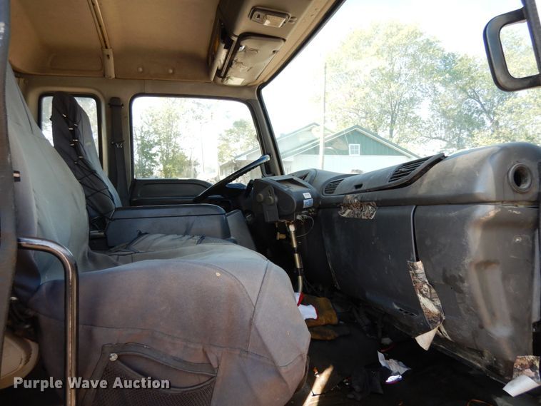 image for item KI9525 2007 GMC T7500  refuse truck