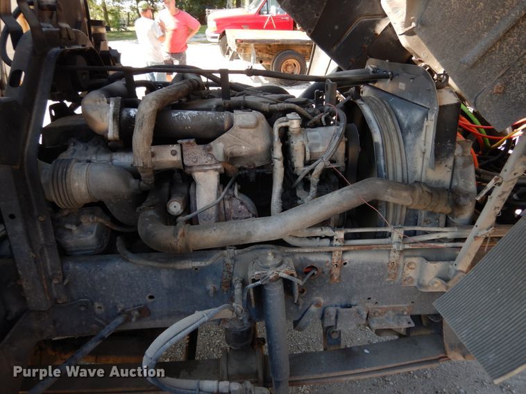 image for item KI9525 2007 GMC T7500  refuse truck