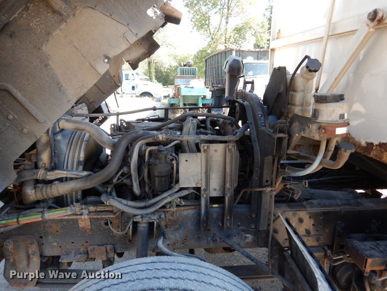 image for item KI9525 2007 GMC T7500  refuse truck