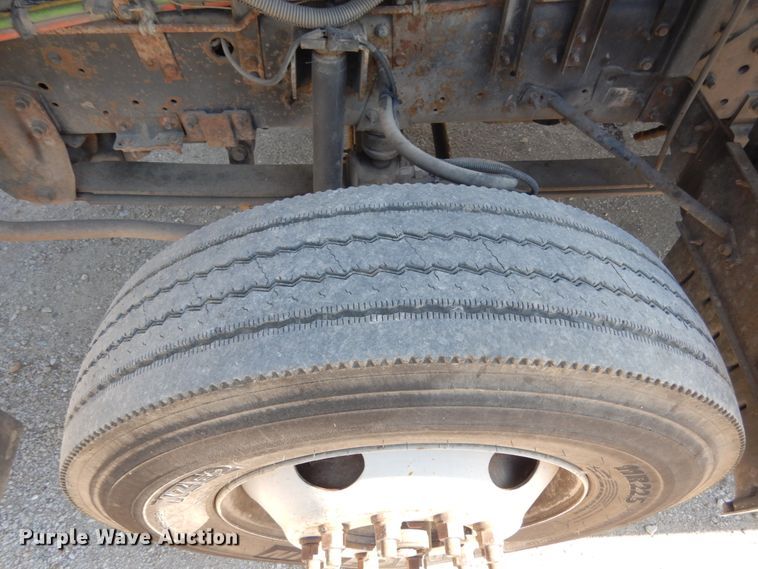 image for item KI9525 2007 GMC T7500  refuse truck