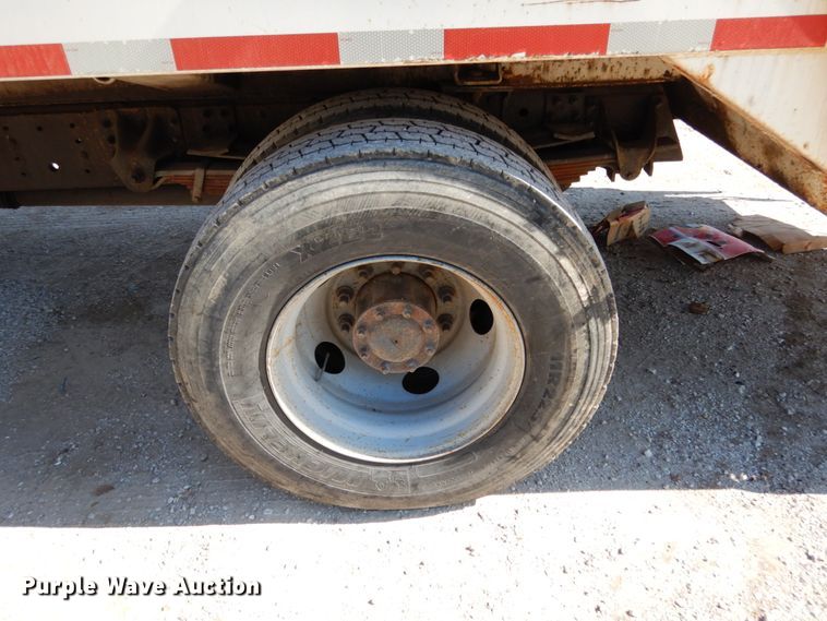 image for item KI9525 2007 GMC T7500  refuse truck