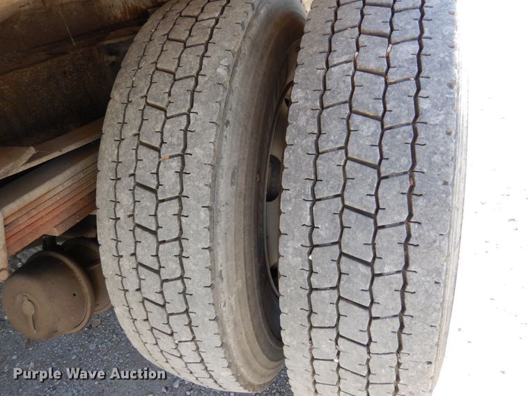 image for item KI9525 2007 GMC T7500  refuse truck