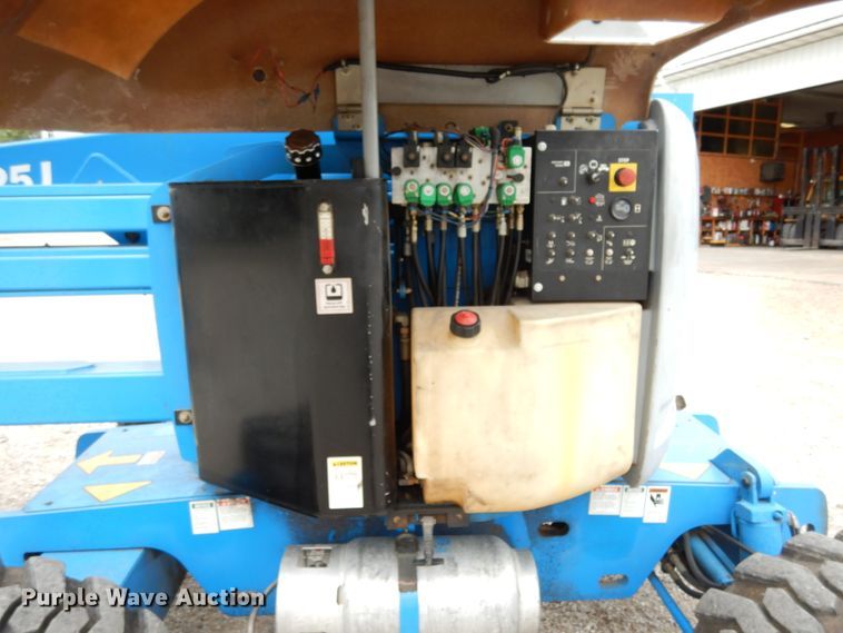 image for item KI9536 2001 Genie Z45/25J  boom lift