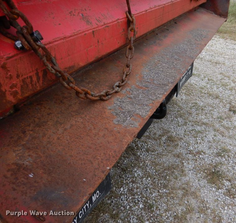 image for item KI9591 2002 Volvo VHD  dump truck