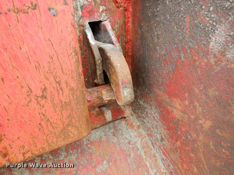 image for item KI9591 2002 Volvo VHD  dump truck