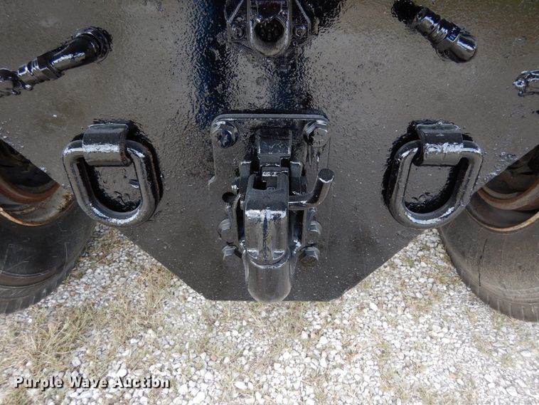 image for item KI9591 2002 Volvo VHD  dump truck