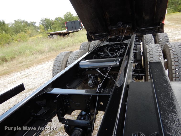 image for item KI9591 2002 Volvo VHD  dump truck