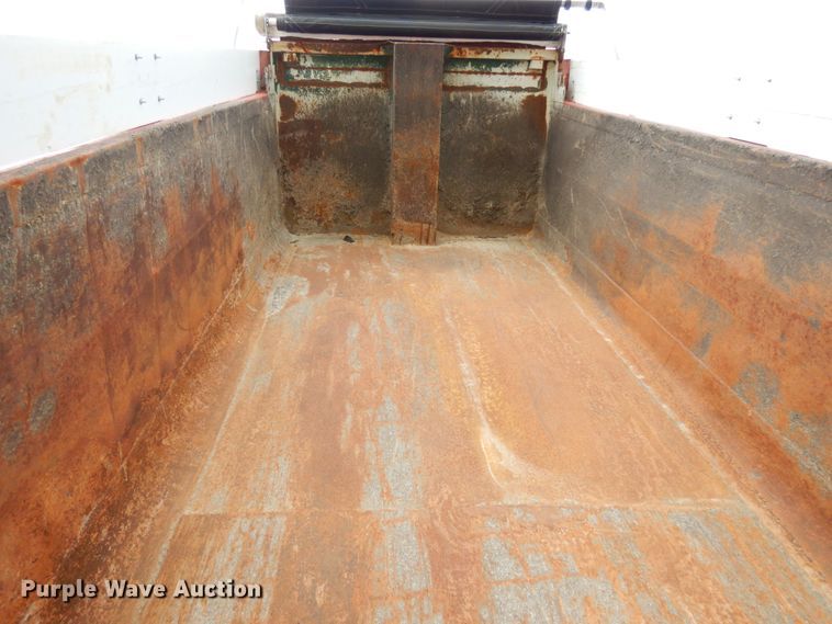 image for item KI9591 2002 Volvo VHD  dump truck