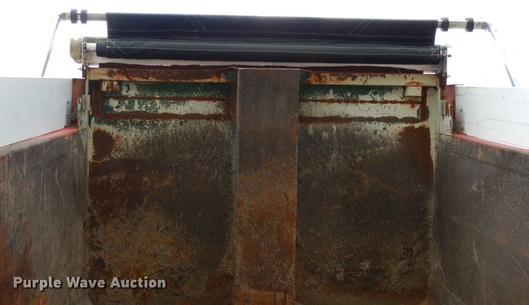 image for item KI9591 2002 Volvo VHD  dump truck