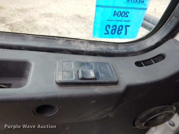 image for item KI9591 2002 Volvo VHD  dump truck