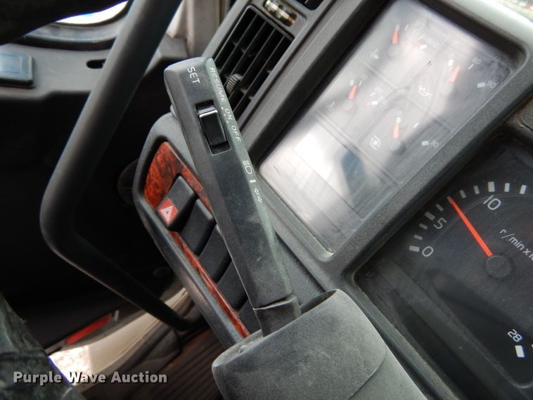 image for item KI9591 2002 Volvo VHD  dump truck