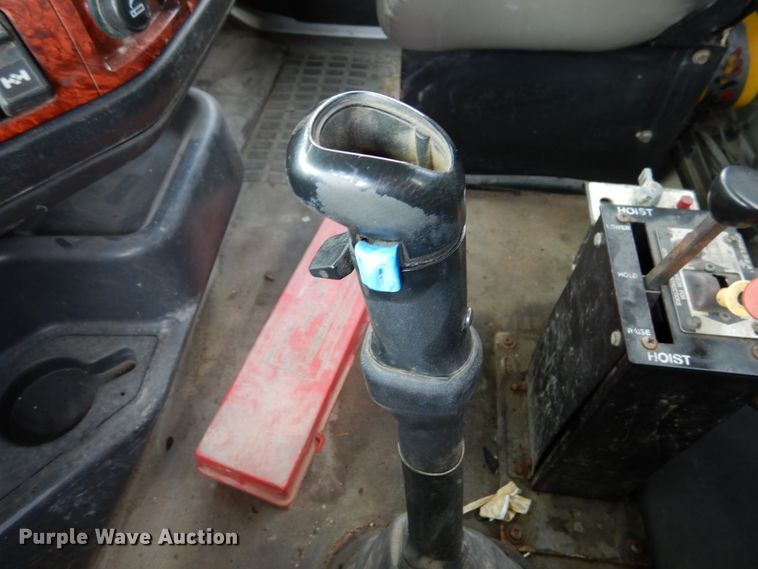 image for item KI9591 2002 Volvo VHD  dump truck