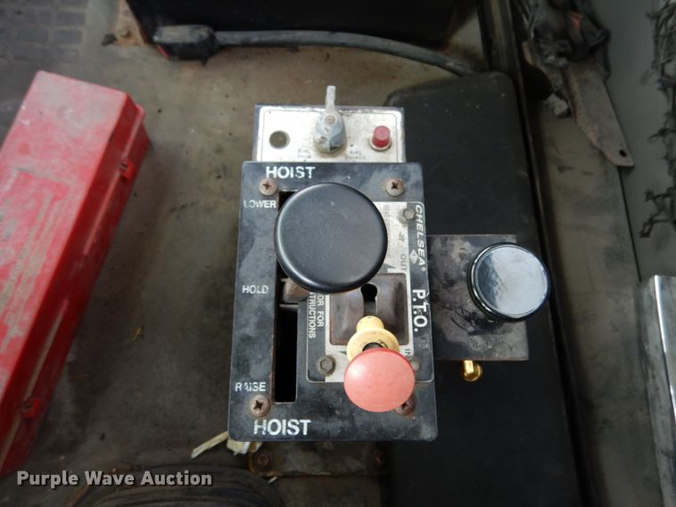 image for item KI9591 2002 Volvo VHD  dump truck