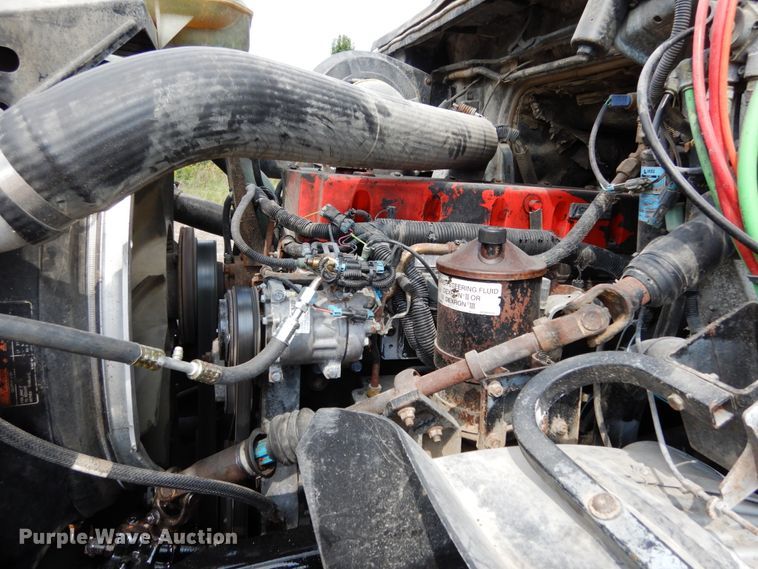 image for item KI9591 2002 Volvo VHD  dump truck