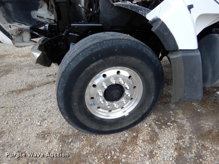 image for item KI9591 2002 Volvo VHD  dump truck