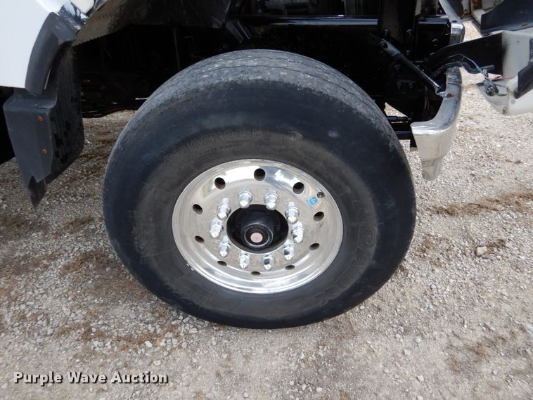 image for item KI9591 2002 Volvo VHD  dump truck