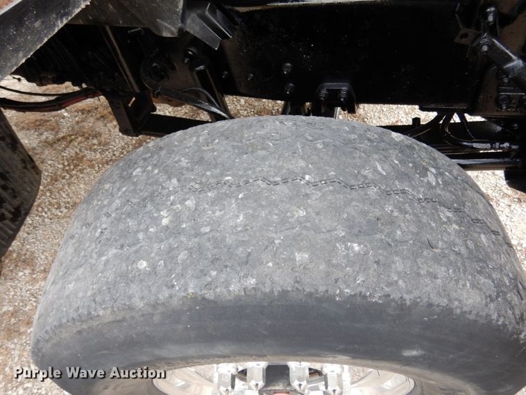 image for item KI9591 2002 Volvo VHD  dump truck