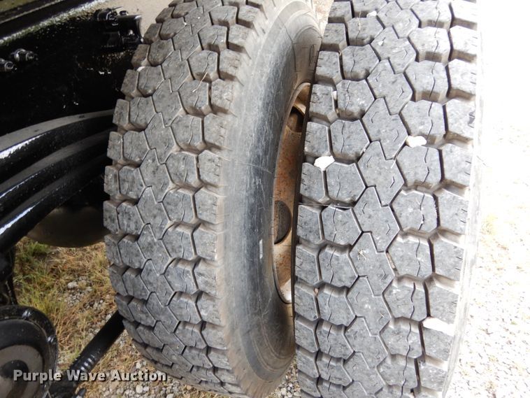 image for item KI9591 2002 Volvo VHD  dump truck