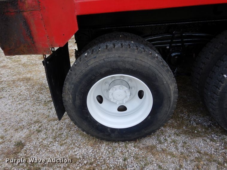 image for item KI9591 2002 Volvo VHD  dump truck