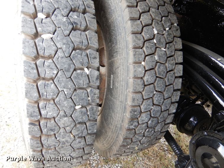 image for item KI9591 2002 Volvo VHD  dump truck