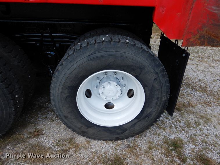 image for item KI9591 2002 Volvo VHD  dump truck