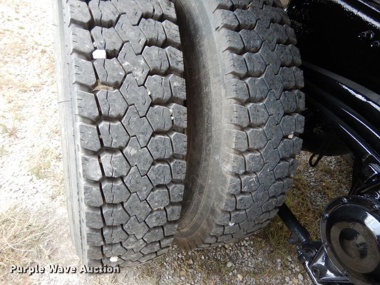 image for item KI9591 2002 Volvo VHD  dump truck