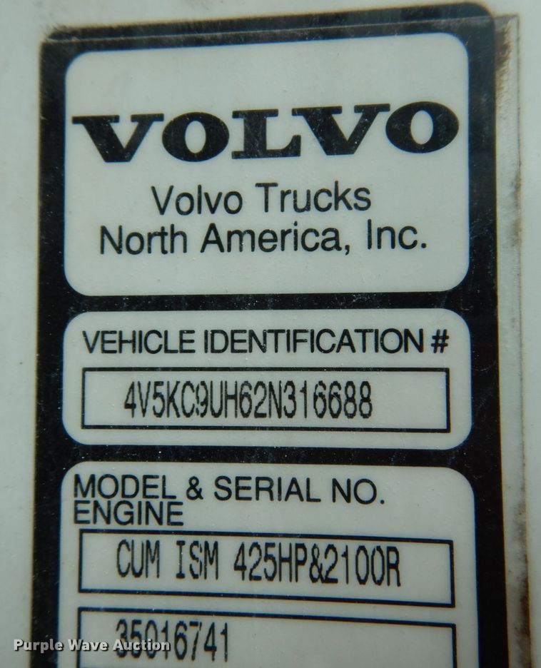 image for item KI9591 2002 Volvo VHD  dump truck