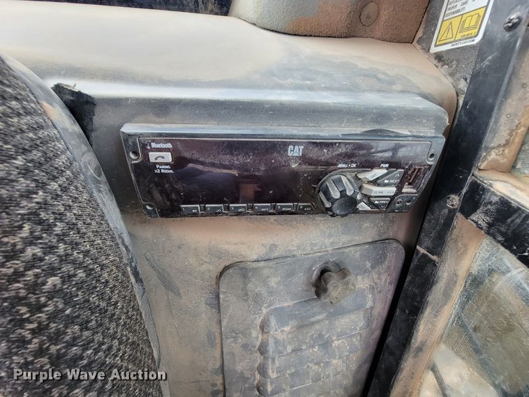 image for item KQ9252 2017 Caterpillar 299D2  tracked skid steer loader