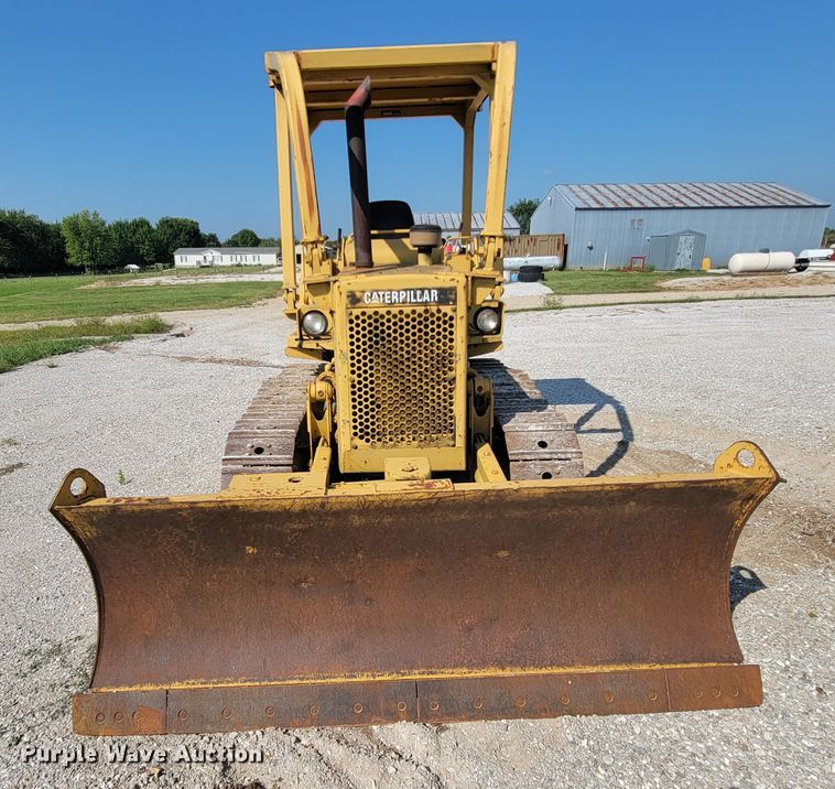 image for item KQ9279 1986 Caterpillar D3B  dozer