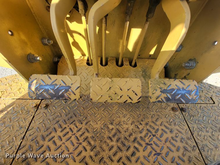 image for item KQ9279 1986 Caterpillar D3B  dozer