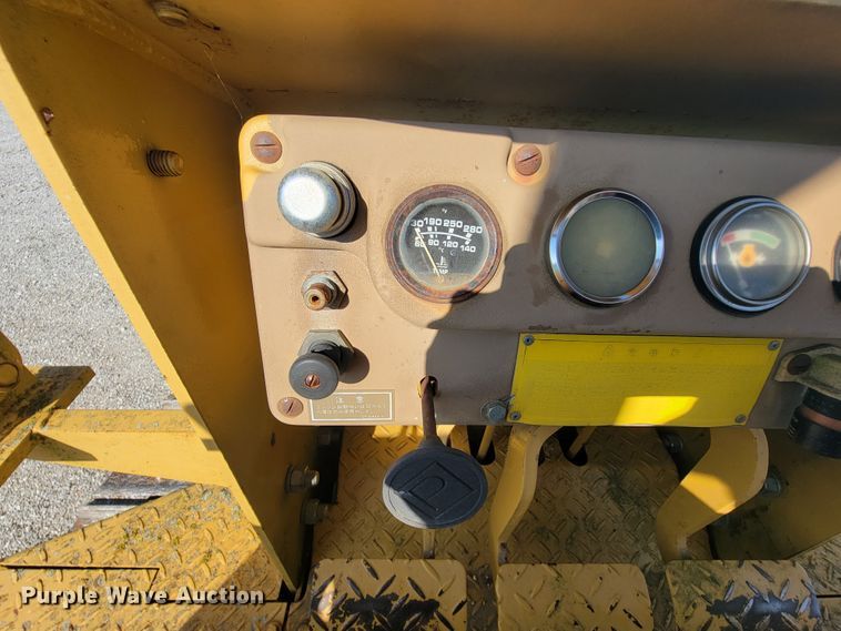 image for item KQ9279 1986 Caterpillar D3B  dozer