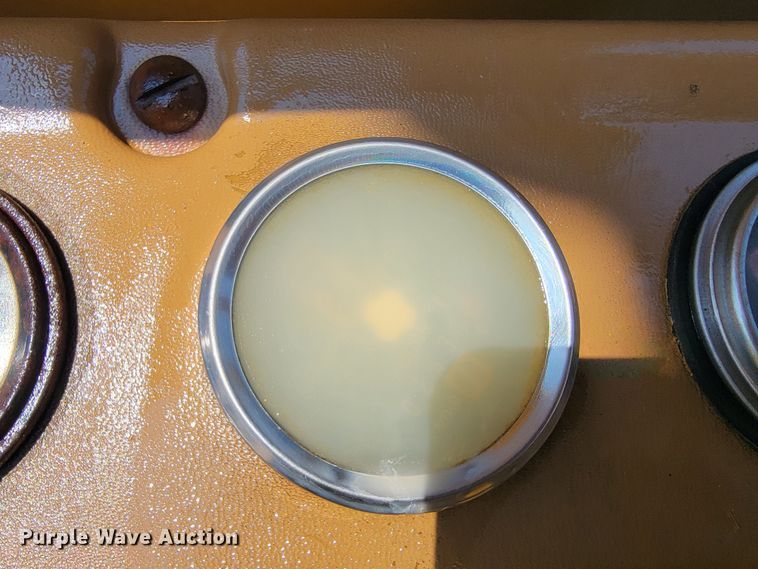 image for item KQ9279 1986 Caterpillar D3B  dozer