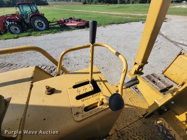 image for item KQ9279 1986 Caterpillar D3B  dozer