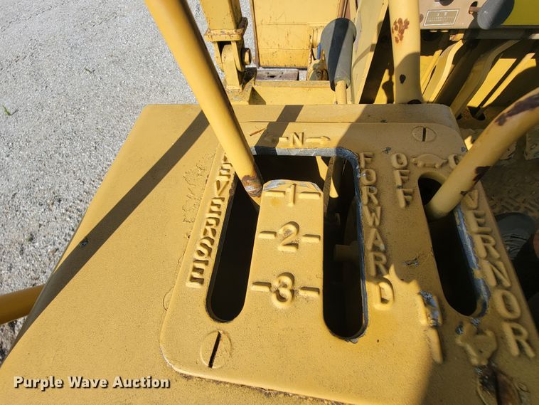 image for item KQ9279 1986 Caterpillar D3B  dozer