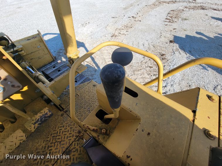 image for item KQ9279 1986 Caterpillar D3B  dozer