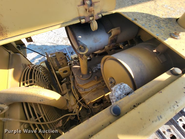 image for item KQ9279 1986 Caterpillar D3B  dozer