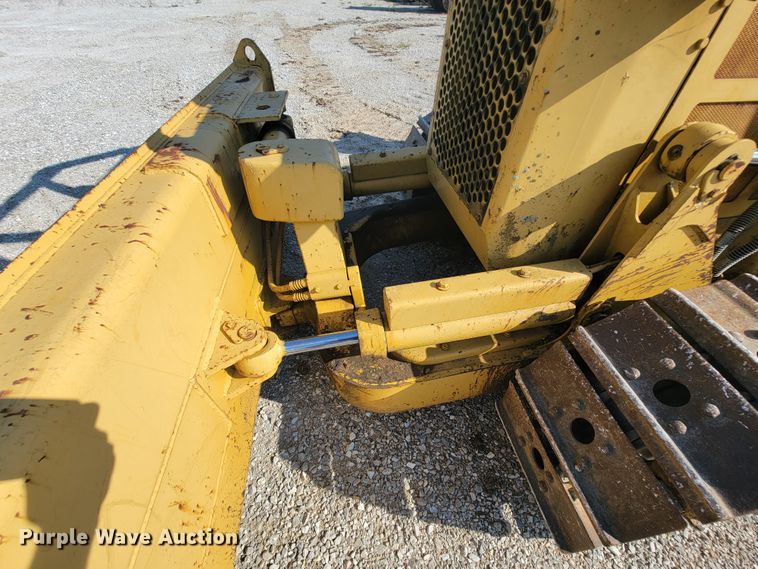 image for item KQ9279 1986 Caterpillar D3B  dozer