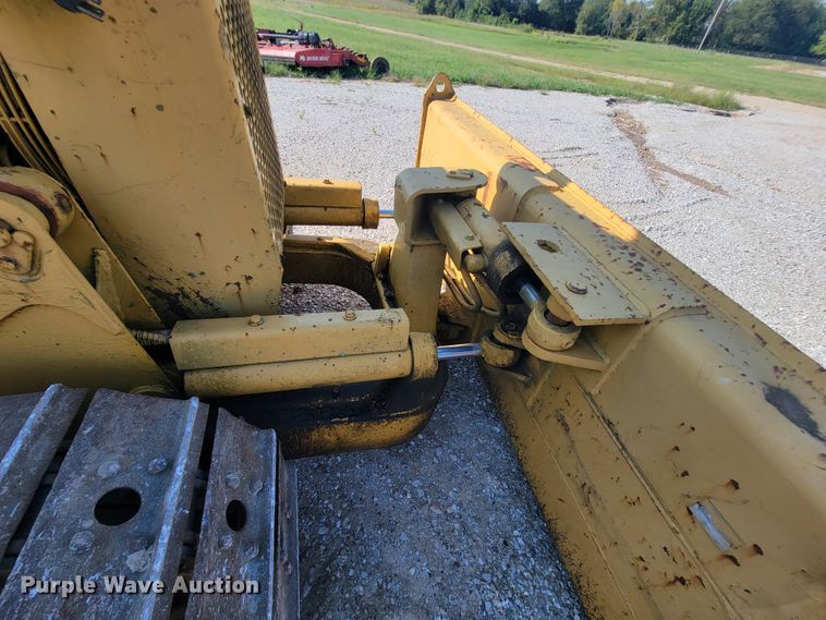 image for item KQ9279 1986 Caterpillar D3B  dozer