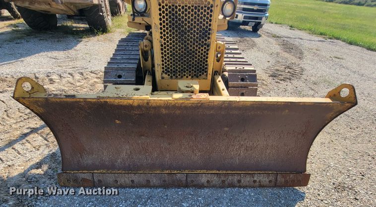 image for item KQ9279 1986 Caterpillar D3B  dozer