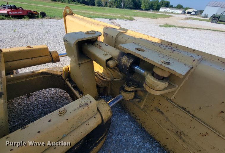 image for item KQ9279 1986 Caterpillar D3B  dozer