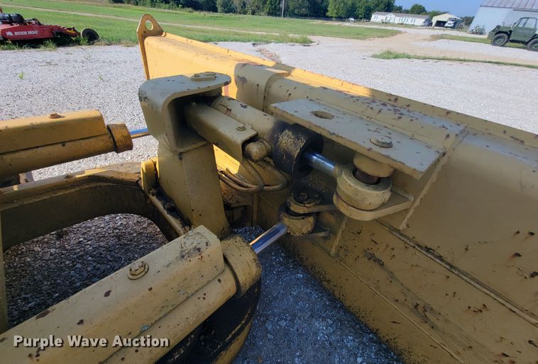 image for item KQ9279 1986 Caterpillar D3B  dozer